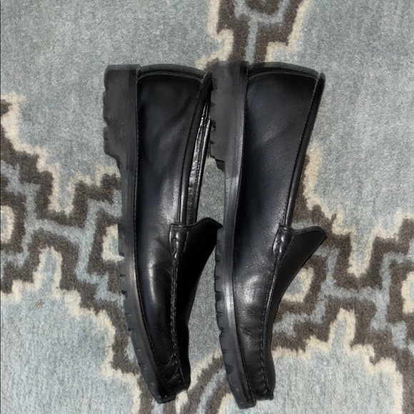 Black Cole Haan Slip-On Loafers with Smooth Leather and Classic Design - Picture 4 of 7